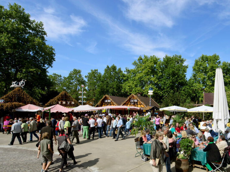 Crowded festival grounds with stalls at the Nuremberg Old Town Festival.