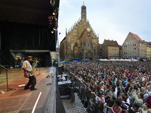 Live-Konzert beim Bardentreffen in Nürnberg vor der Frauenkirche.